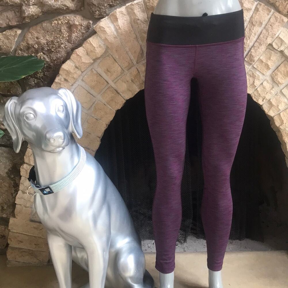 Kirkland Purple Yoga Leggings Women's Size Small - Picture 2 of 8